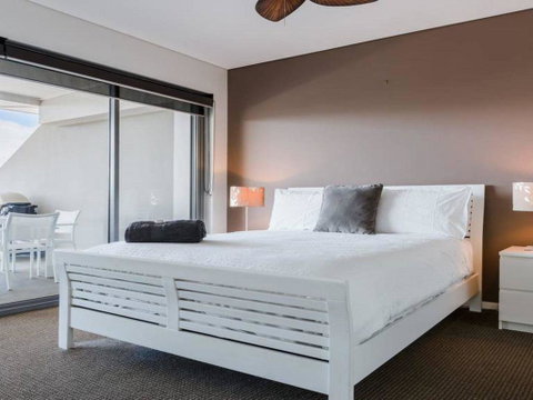 SOLARIS @ Fingal Bay - Accommodation Burleigh 2