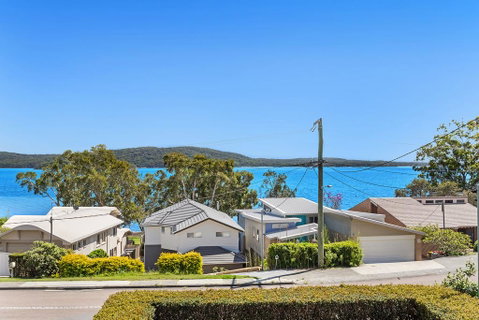 Soldiers Point Spectacular - Accommodation Burleigh 0