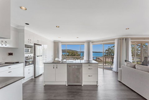 Soldiers Point Spectacular - Accommodation Burleigh 2