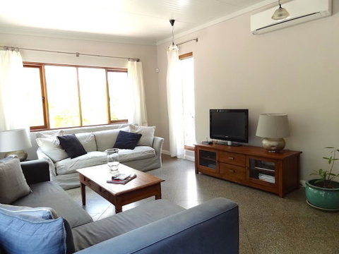 Soloman Street Cottage - Accommodation Burleigh 3