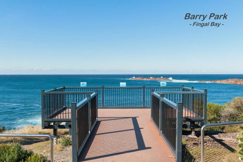Sounds Of Sunshine Whole House - Accommodation Burleigh 2