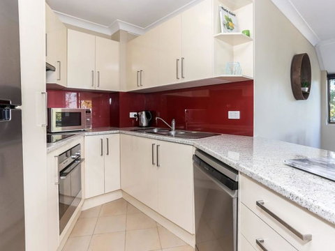 Spectacular Views & Walking Distance To The Beach! - Accommodation Burleigh 2