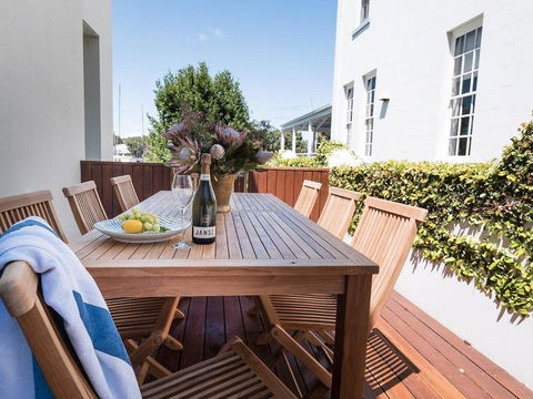 Spinnakers Waterfront - Accommodation Burleigh 0