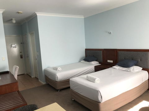 Springwood Motor Inn - Accommodation Burleigh 1