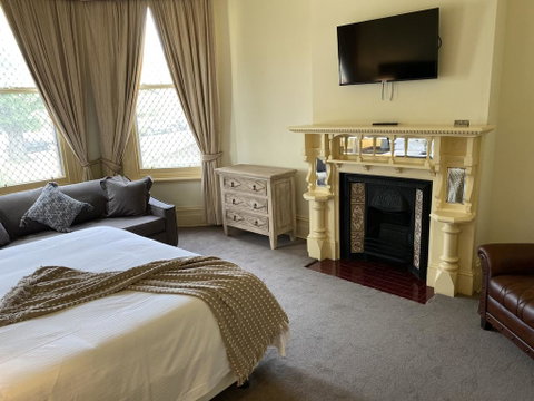 St. Elizabeth's Home - Accommodation Burleigh 2