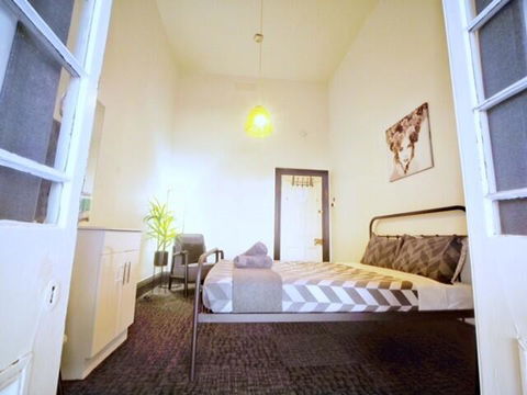 Star Of The West Hotel - Accommodation Burleigh 2