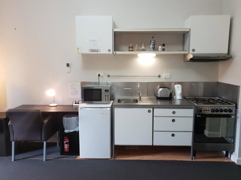 Stirling Apartments - Studio 2 - Accommodation Burleigh 2