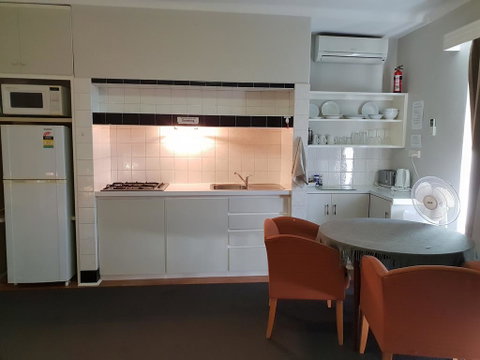 Stirling Apartments - Studio 3 - Accommodation Burleigh 1