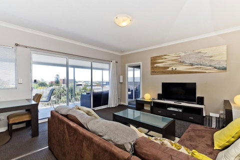 Stirling Apartments - The Penthouse - Accommodation Burleigh 2