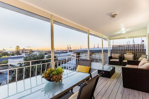 Stirling Apartments - The Penthouse - Accommodation Burleigh 0