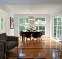 Strahan House - Accommodation Burleigh