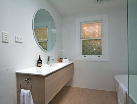 Strahan House - Accommodation Burleigh 3