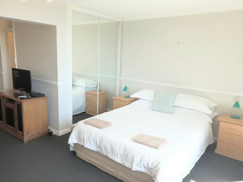 Studio 101 - Accommodation Burleigh 2