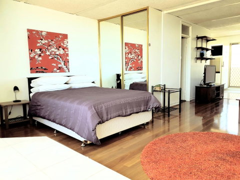 Studio 412 - Ocean And Sunset Views On A Budget - Accommodation Burleigh 0