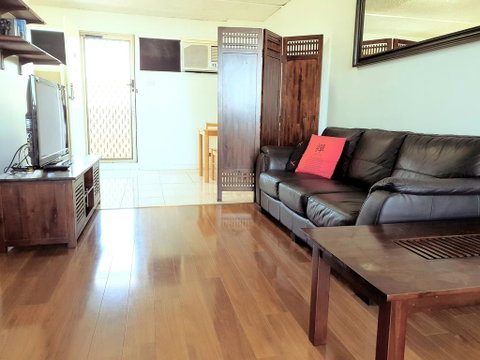 Studio 412 - Ocean And Sunset Views On A Budget - Accommodation Burleigh 2