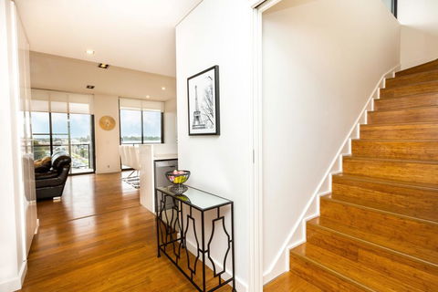 Stylish Inner City Penthouse Apartment - Accommodation Burleigh 1