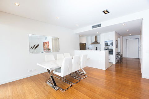 Stylish Inner City Penthouse Apartment - Accommodation Burleigh 3