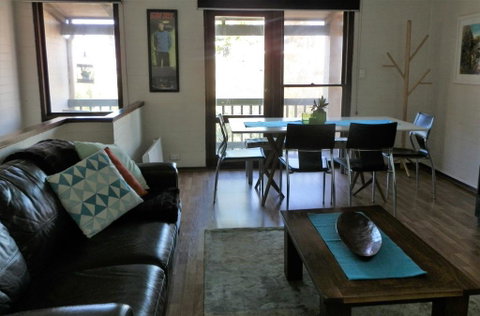 Suffolk Villa - Accommodation Burleigh 1