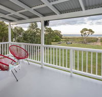 Sugar Shack - Character Family Home Right on the Ocean - Accommodation Burleigh