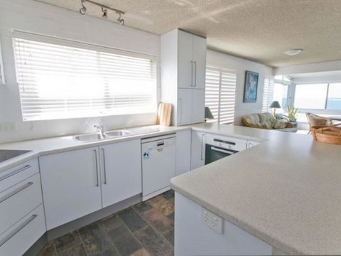 Suncrest 3 - Accommodation Burleigh 3