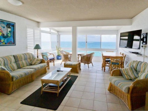 Suncrest 3 - Accommodation Burleigh 2