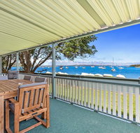 Sunset Beach House - Soldiers Point Sleeps 9 - Accommodation Burleigh