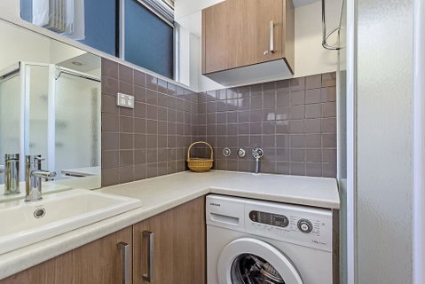 Sunset Court, Unit 1/3 Resthaven Avenue - Accommodation Burleigh 1
