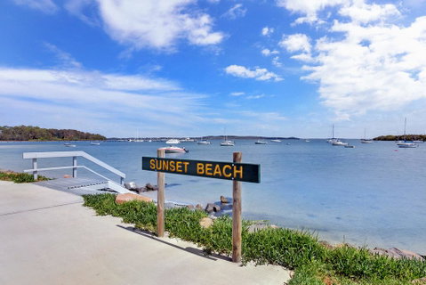 Sunset Court, Unit 1/3 Resthaven Avenue - Accommodation Burleigh 0