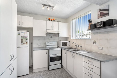 Sunset Court, Unit 1/3 Resthaven Avenue - Accommodation Burleigh 2