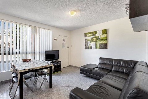 Sunset Court, Unit 1/3 Resthaven Avenue - Accommodation Burleigh 3
