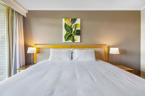 Super Convenient Apartment With Garden Views - Accommodation Burleigh 1