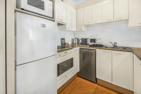 Super Convenient Apartment With Garden Views - Accommodation Burleigh 3
