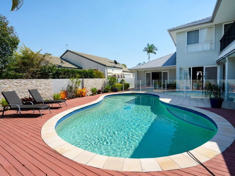 Super Sized Family Retreat With A Pool - Accommodation Burleigh 0