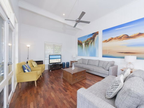 Surf Break - Fingal Bay - Accommodation Burleigh 3