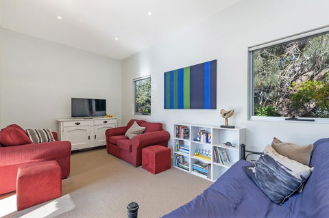 Surfs Up - Fresh And Modern East Beach Home - Accommodation Burleigh 3