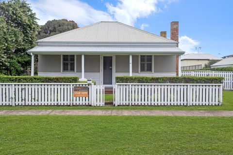 Surfs Up - Fresh And Modern East Beach Home - Accommodation Burleigh 0