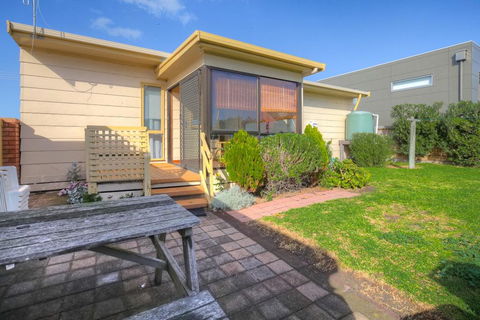 Swimmers Rest - Uninterrupted Panoramic Ocean Views - 1 Bedroom - Accommodation Burleigh 1