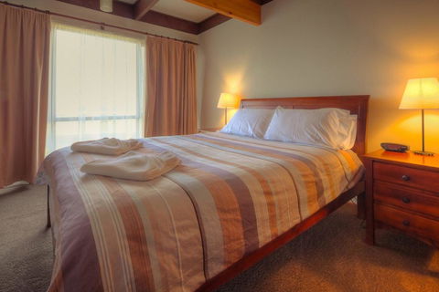 Swimmers' Rest - Uninterrupted Panoramic Ocean Views - Accommodation Burleigh 1
