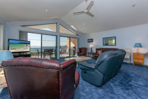 Tah Villa, 1/68 Marine Drive - Accommodation Burleigh 1