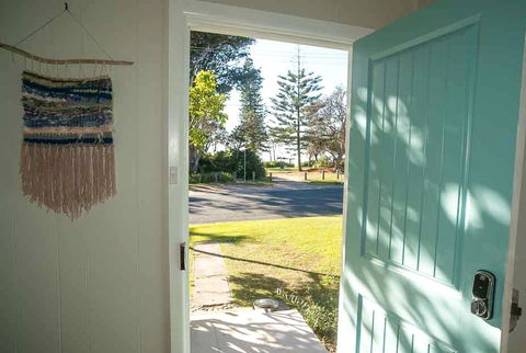 Tallowood Beachfront Cottage - Accommodation Burleigh 2