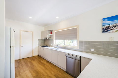 Tarcoola - Accommodation Burleigh 3