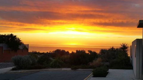 Tennyson View - Accommodation Burleigh 1