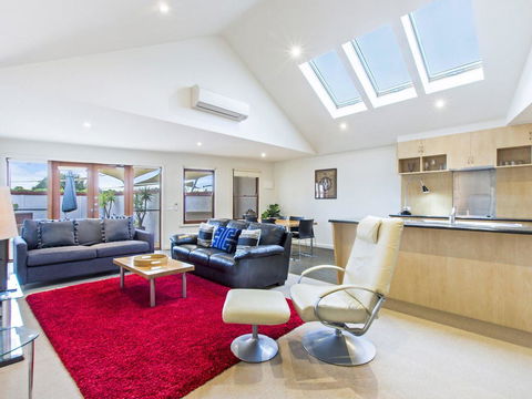 Tennysons On Sackville - Accommodation Burleigh 0