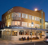 The Alpine Hotel - Accommodation Burleigh