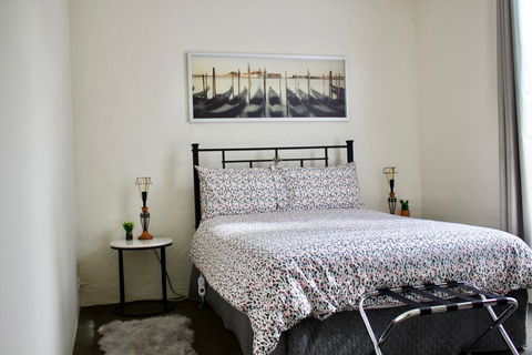The Apartment - Moyston - Accommodation Burleigh 1