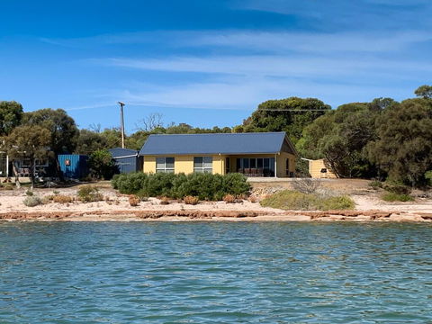 The Beach House - Accommodation Burleigh 0