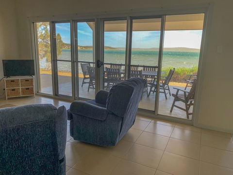 The Beach House - Accommodation Burleigh 3