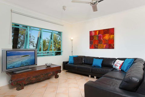The Beach Shack 3BR Waterfront Resort, Own WIFI - Accommodation Burleigh 3