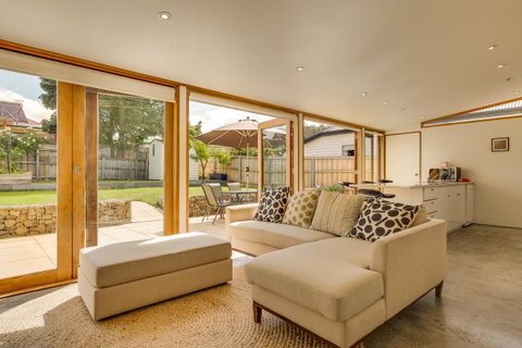 Brampton Cottage - Accommodation Burleigh 17