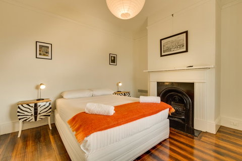 Brampton Cottage - Accommodation Burleigh 10